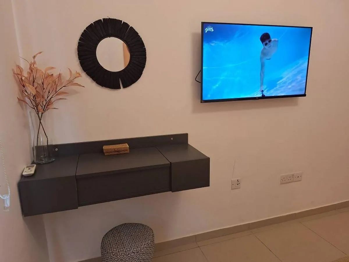 Paramount Gardens Resorts D204 Tersephanou Apartmán